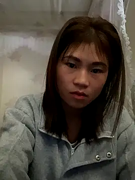 Snapshot of Mylinh- chatting on 11-04-25, 03:05 Mylinh- online show from 11-04-25, 03:05