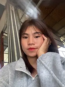 Snapshot of Mylinh- chatting on 11-06-25, 11:59 Mylinh- online show from 11-06-25, 11:59