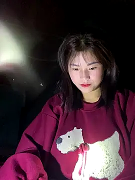 Snapshot of Mylinh- chatting on 11-13-25, 01:59 Mylinh- online show from 11-13-25, 01:59