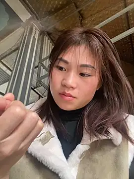 Snapshot of Mylinh- chatting on 11-14-25, 12:09 Mylinh- online show from 11-14-25, 12:09