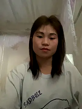 Snapshot of Mylinh- chatting on 11-15-25, 07:27 Mylinh- online show from 11-15-25, 07:27