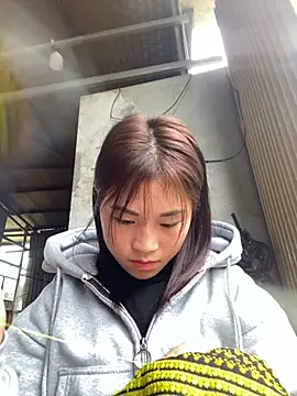 Snapshot of Mylinh- chatting on 11-18-25, 06:18 Mylinh- online show from 11-18-25, 06:18