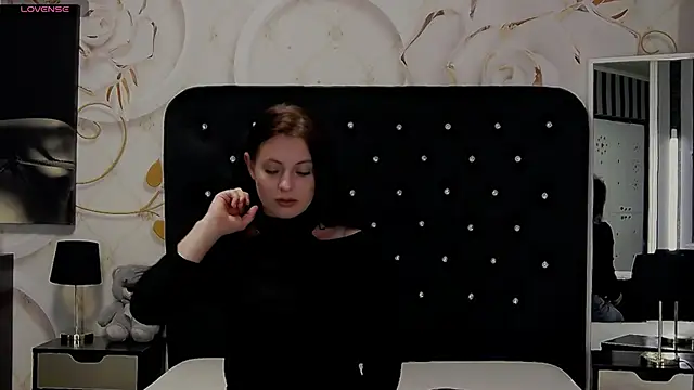 NicolleGrant online show from 10-08-25, 06:00