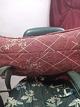 Snapshot of Your_Lali chatting on 10-15-25, 12:38 Your Lali online show from 10-15-25, 12:38