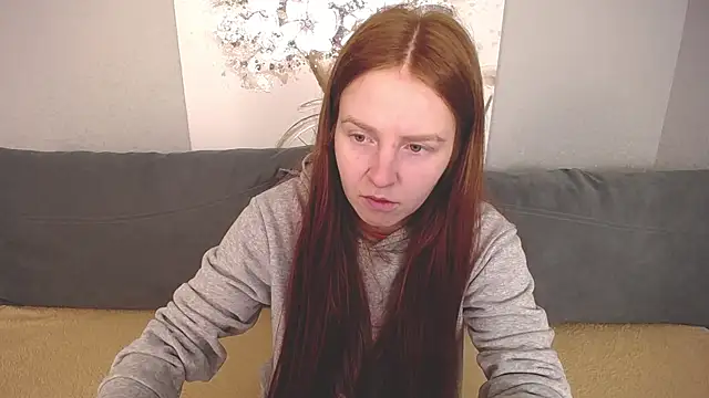 Snapshot of Evarey_ chatting on 10-13-25, 04:23 Evarey online show from 10-13-25, 04:23