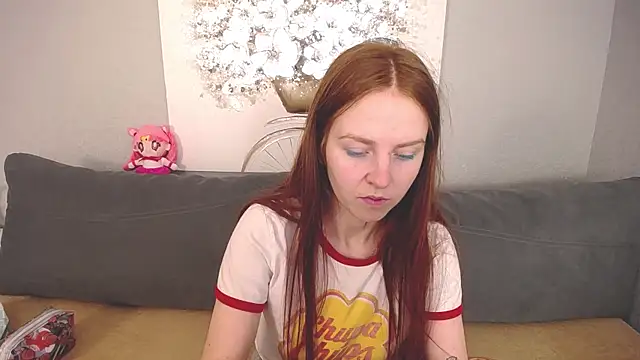 Snapshot of Evarey_ chatting on 10-14-25, 04:57 Evarey online show from 10-14-25, 04:57