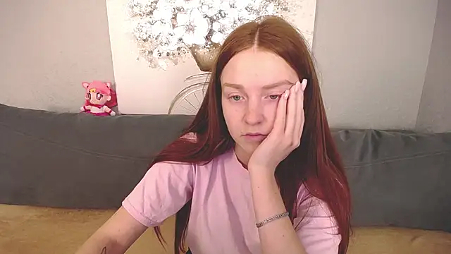 Snapshot of Evarey_ chatting on 10-18-25, 11:11 Evarey online show from 10-18-25, 11:11