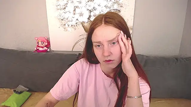 Snapshot of Evarey_ chatting on 10-20-25, 04:46 Evarey online show from 10-20-25, 04:46