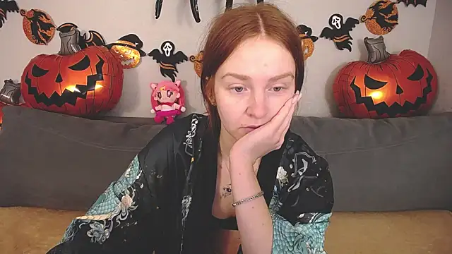 Snapshot of Evarey_ chatting on 10-24-25, 05:26 Evarey online show from 10-24-25, 05:26