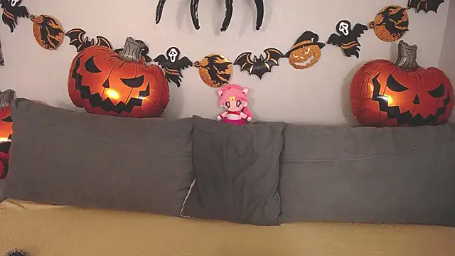 Snapshot of Evarey_ chatting on 10-28-25, 05:44 Evarey online show from 10-28-25, 05:44