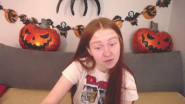 Snapshot of Evarey_ chatting on 10-30-25, 05:20 Evarey online show from 10-30-25, 05:20