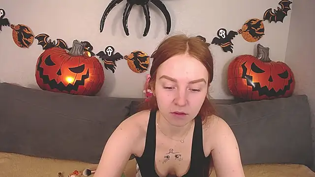 Snapshot of Evarey_ chatting on 10-31-25, 05:30 Evarey online show from 10-31-25, 05:30