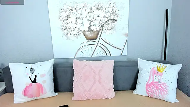 Snapshot of Evarey_ chatting on 11-17-25, 05:35 Evarey online show from 11-17-25, 05:35