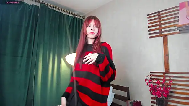 Snapshot of _LucyStars_ chatting on 10-16-25, 01:23 LucyStars online show from 10-16-25, 01:23