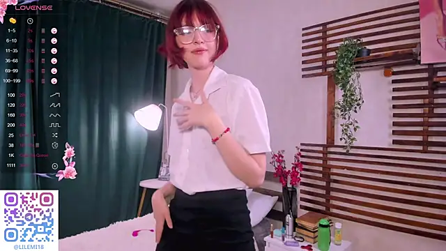 Snapshot of _LucyStars_ chatting on 11-04-25, 02:05 LucyStars online show from 11-04-25, 02:05