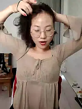 Snapshot of nini10052025 chatting on 11-19-25, 05:18 nini10052025 online show from 11-19-25, 05:18