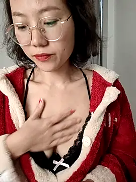 Snapshot of nini10052025 chatting on 11-21-25, 05:28 nini10052025 online show from 11-21-25, 05:28