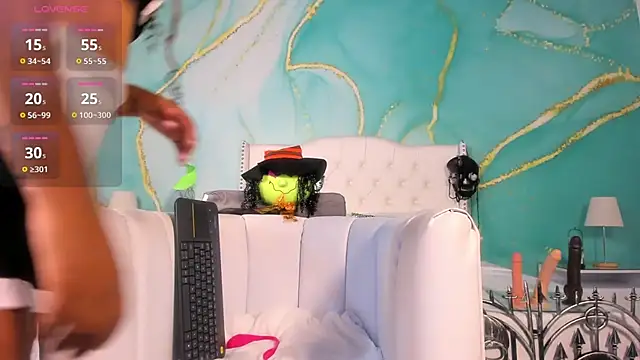 Snapshot of bbyalexxxa chatting on 10-31-25, 12:06 bbyalexxxa online show from 10-31-25, 12:06