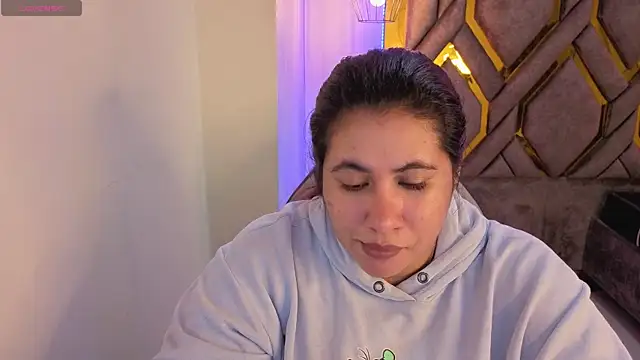 Addyy 02 online show from 11-21-25, 01:59