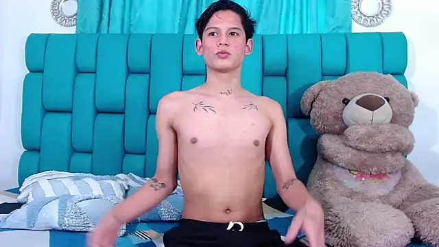 Snapshot of Brian_hot chatting on 10-11-25, 12:47 Brian hot online show from 10-11-25, 12:47