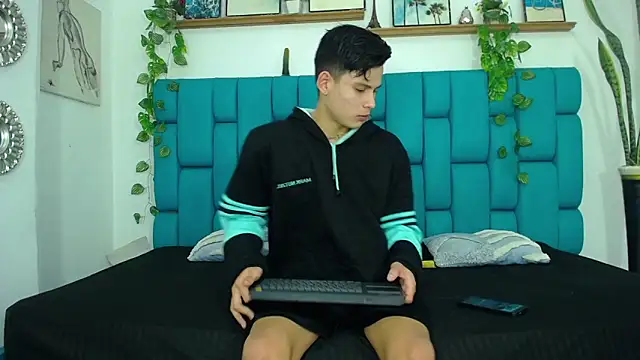 Snapshot of Brian_hot chatting on 11-01-25, 07:49 Brian hot online show from 11-01-25, 07:49