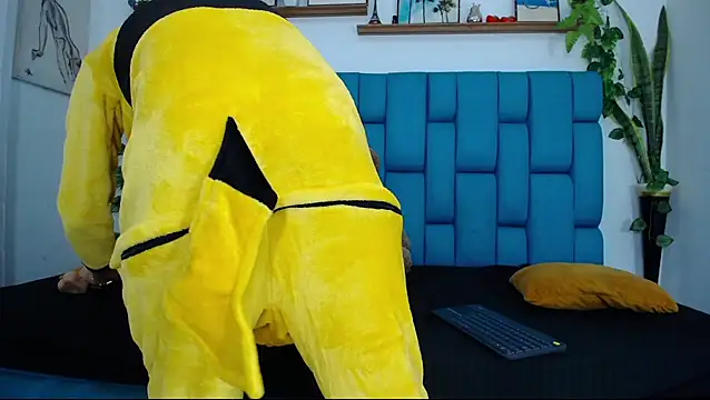 Snapshot of Brian_hot chatting on 01-11-26, 12:10 Brian hot online show from 01-11-26, 12:10