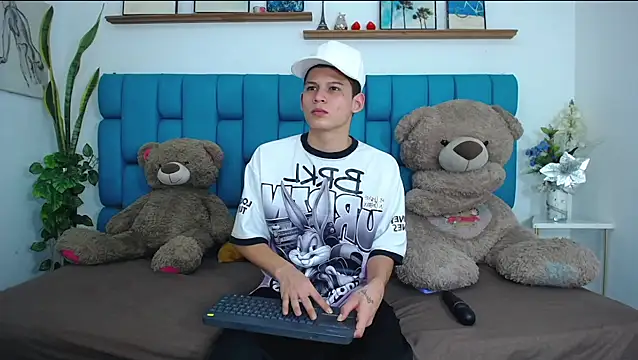 Snapshot of Brian_hot chatting on 02-28-26, 11:33 Brian hot online show from 02-28-26, 11:33