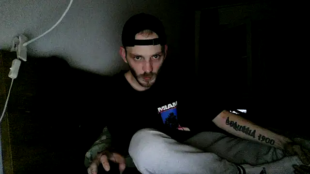 MolleDolle online show from 10-28-25, 04:27