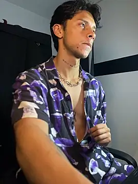 Snapshot of ErosDominant chatting on 10-25-25, 04:20 ErosDominant online show from 10-25-25, 04:20