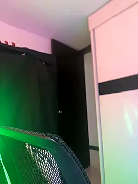 Snapshot of ErosDominant chatting on 10-25-25, 09:20 ErosDominant online show from 10-25-25, 09:20