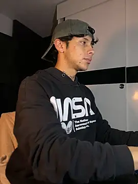 Snapshot of ErosDominant chatting on 11-16-25, 05:35 ErosDominant online show from 11-16-25, 05:35