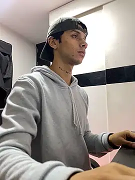 Snapshot of ErosDominant chatting on 11-20-25, 01:50 ErosDominant online show from 11-20-25, 01:50