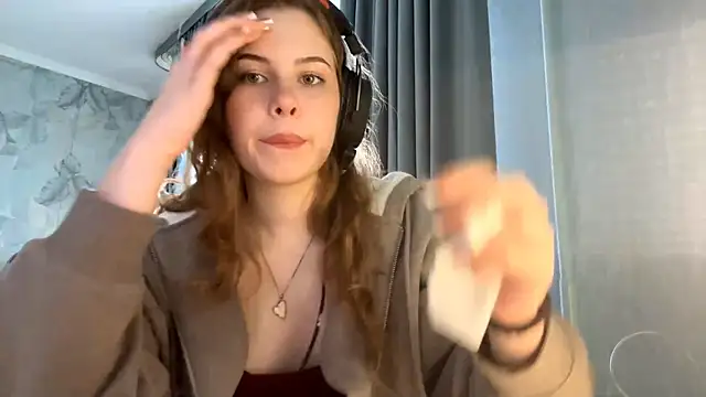 Leyla Luna online show from 10-10-25, 10:25