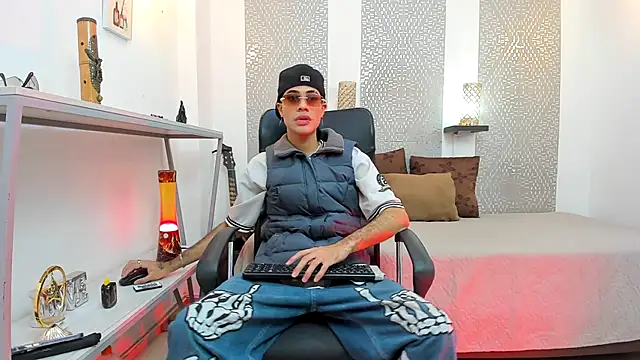 Snapshot of JacobBlackwell_ chatting on 10-12-25, 07:57 JacobBlackwell online show from 10-12-25, 07:57