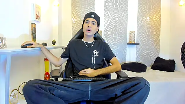 Snapshot of JacobBlackwell_ chatting on 11-15-25, 07:21 JacobBlackwell online show from 11-15-25, 07:21