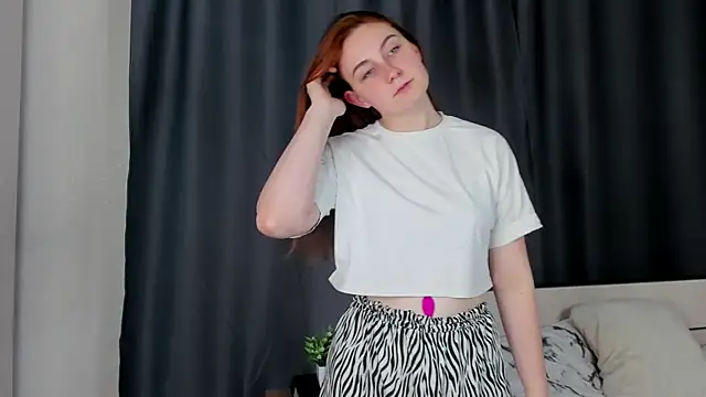 Snapshot of KellyeOun chatting on 10-31-25, 01:28 KellyeOun online show from 10-31-25, 01:28