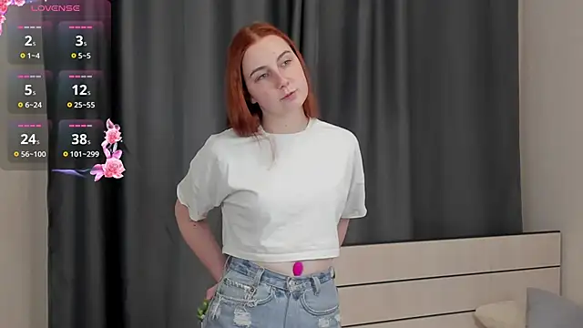 Snapshot of KellyeOun chatting on 11-12-25, 02:01 KellyeOun online show from 11-12-25, 02:01