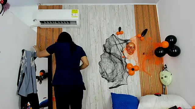 luisabecker  online show from 10-24-25, 01:51