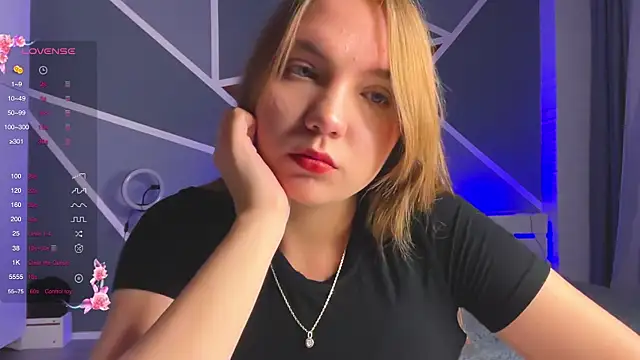 Snapshot of RebeccaEglitis chatting on 11-25-25, 04:29 RebeccaEglitis online show from 11-25-25, 04:29