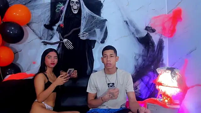 Snapshot of Little_nicoll chatting on 11-02-25, 12:02 Little nicoll online show from 11-02-25, 12:02