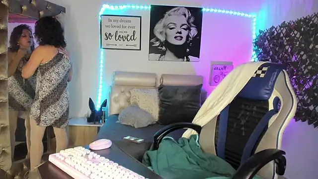 Snapshot of Beatricez chatting on 10-30-25, 12:01 Beatricez online show from 10-30-25, 12:01