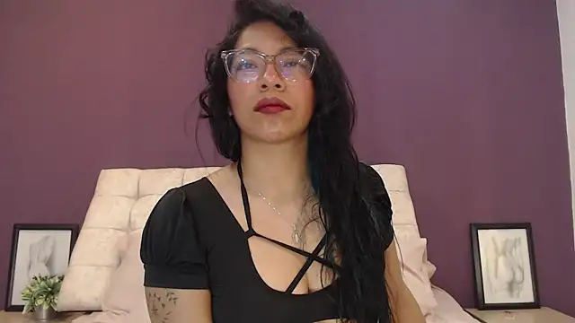 PaulinaColeman online show from 12-17-25, 03:56