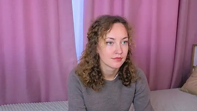 Snapshot of LorraineMann chatting on 10-09-25, 08:56 LorraineMann online show from 10-09-25, 08:56