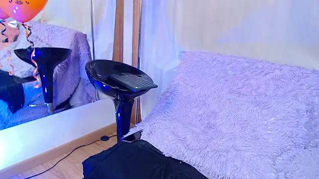 LizzyGrey  online show from 10-30-25, 07:21