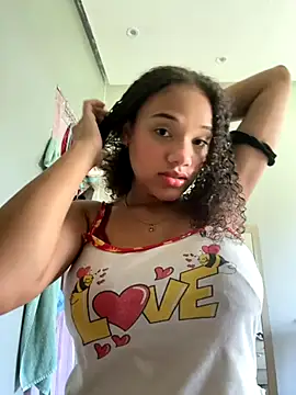 Snapshot of Bombomziin chatting on 10-15-25, 06:19 Bombomziin online show from 10-15-25, 06:19