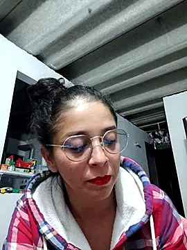 Eloisa smith online show from 10-27-25, 05:22