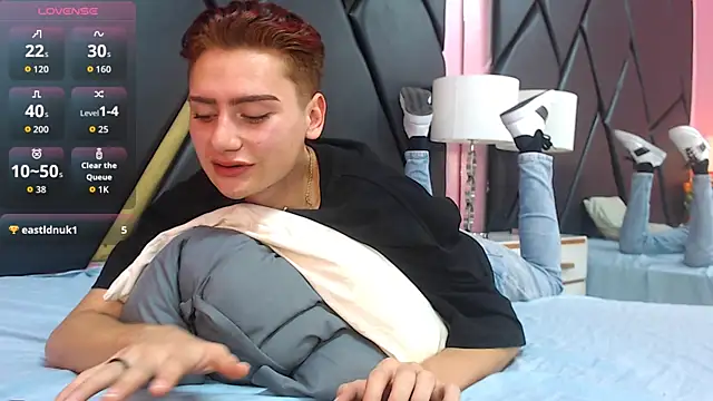 Snapshot of Alex_Millerss chatting on 10-17-25, 08:44 Alex Millerss online show from 10-17-25, 08:44