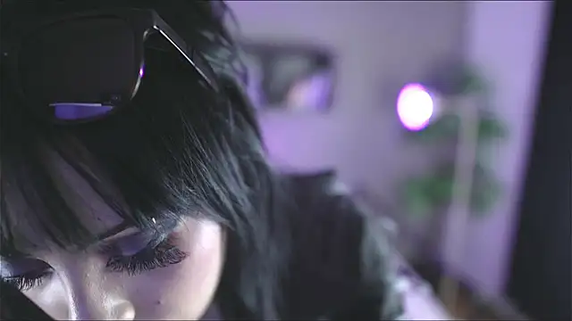 Snapshot of Bayonetta_doll chatting on 10-29-25, 08:43 Bayonetta doll online show from 10-29-25, 08:43