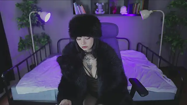 Snapshot of Bayonetta_doll chatting on 11-13-25, 09:14 Bayonetta doll online show from 11-13-25, 09:14