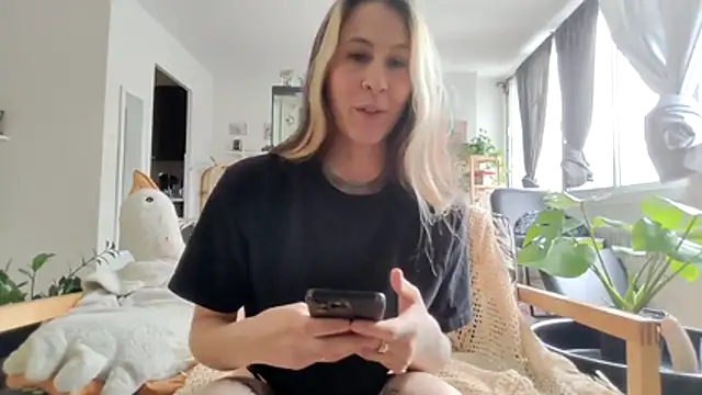 Inked Snow Muse online show from 11-17-25, 04:46